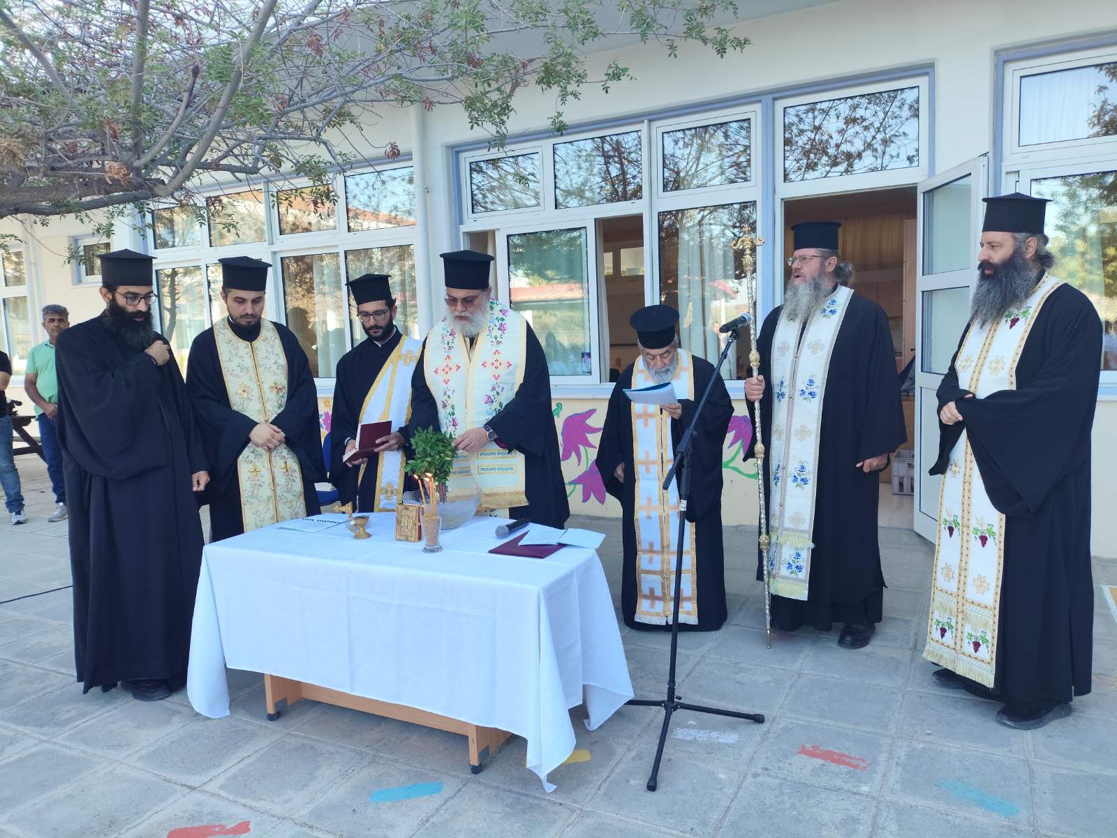 Ο-Μητροπολίτης-Ησαΐας-τέλεσε-τον-Αγιασμό-στο-Περιφερειακό-Δημοτικό-Σχολείο-Ταμασού