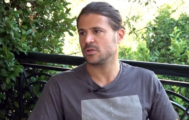 Ιάσονας-Αποστολόπουλος:-Είδαμε-πατεράδες-και-μανάδες-να-κρατάνε-τα-παιδιά-τους-ψηλά-για-να-σωθούν