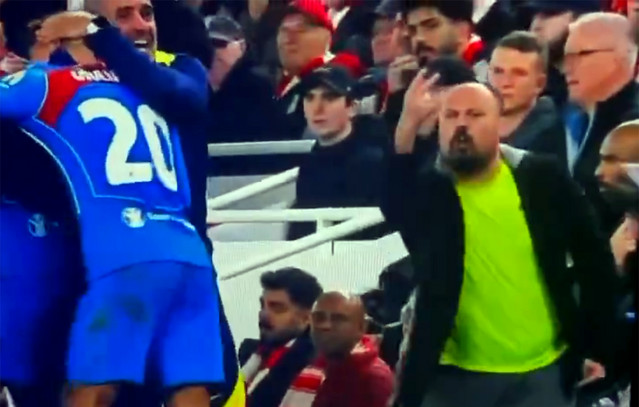 o-oπαδός-της-Λίβερπουλ-που-εξόργισε-τον-Ντιέγκο-Σιμεόνε-είχε-στο-παρελθόν-τριετή-αποκλεισμό-από-τα-γήπεδα