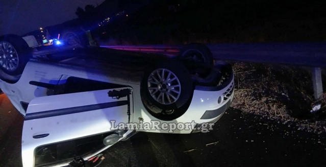 Αυτοκίνητο-αναποδογύρισε-μετά-από-πρόσκρουση-στα-προστατευτικά-στην-Φθιώτιδα