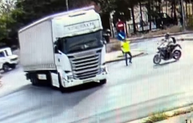 Σοκάρουν-οι-εικόνες-από-το-τροχαίο-με-νεκρό-29χρονο-στη-Θεσσαλονίκη-–-Κακουργηματική-δίωξη-στους-4-συλληφθέντες