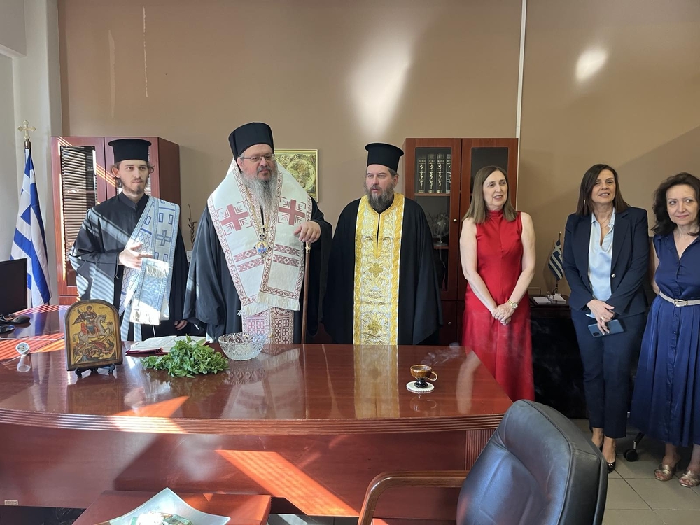 Αγιασμός-από-τον-Μητροπολίτη-Ιερώνυμο-στα-γραφεία-της-Πρωτοβάθμιας-Εκπαίδευσης-Λάρισας