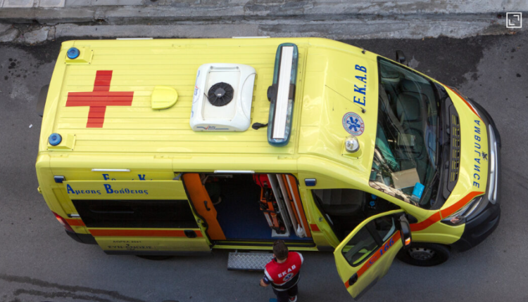 Αγρίνιο:-«’Εσβησε»-στα-χέρα-διασωστών-50χρονη-μητέρα-–-Εκτροχιάστηκε-το-ασθενοφόρο-που-έσπευσε-να-την-παραλάβει-–-ertnews.gr
