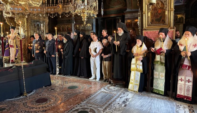 Ο-Μητροπολίτης-Ιεραπύτνης-στην-Εξόδιο-Ακολουθία-του-Γέροντα-Βασιλείου-Γοντικάκη