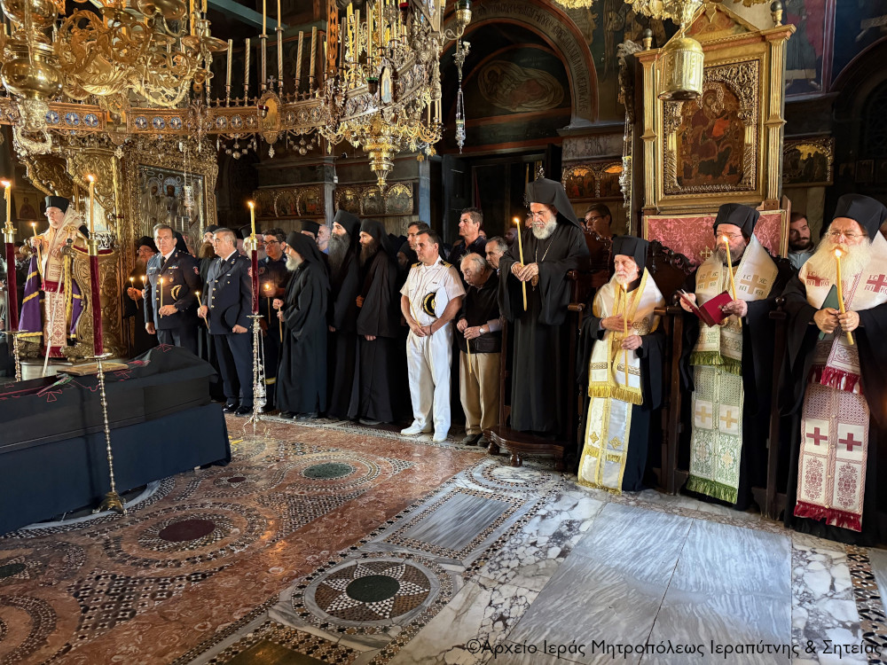 Ο-Μητροπολίτης-Ιεραπύτνης-στην-Εξόδιο-Ακολουθία-του-Γέροντα-Βασιλείου-Γοντικάκη