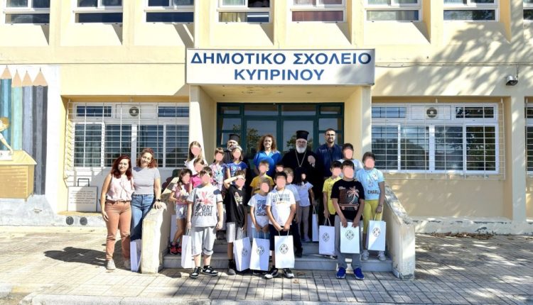 Σχολικά-είδη-σε-ακριτικά-σχολεία-διένειμε-ο-Μητροπολίτη-Διδυμοτείχου