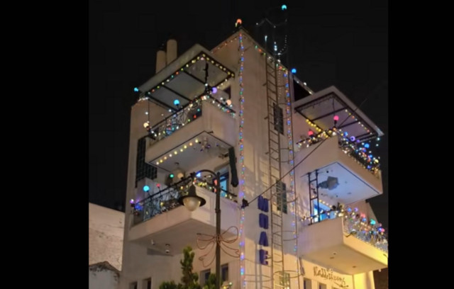 viral-πολυκατοικία-στη-Θεσσαλονίκη:-Στόλισαν-από-Σεπτέμβριο-για-τα-Χριστούγεννα