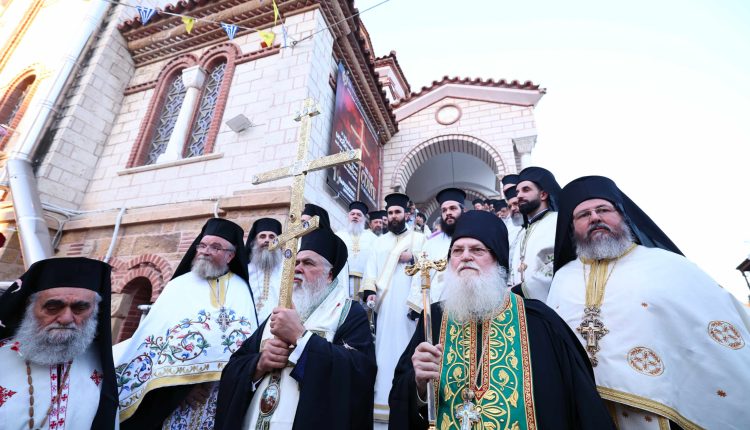 Υποδοχή-του-Σταυρού-του-Μ.-Κωνσταντίνου-στην-ενορία-Αγίων-Κωνσταντίνου-και-Ελένης-Ηλιουπόλεως-Θεσσαλονίκης