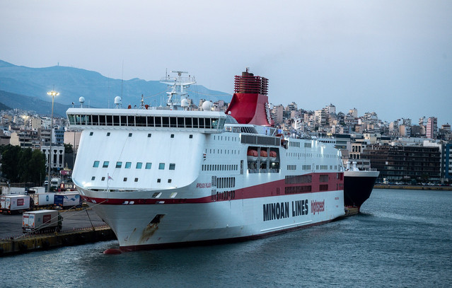 Ένταση-με-επιβάτες-στο-«knossos-palace»:-Δεν-προσέγγισε-τη-Μήλο,-λόγω-απαγορευτικού
