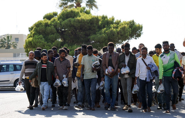 Οι-αυξημένες-μεταναστευτικές-ροές-προκαλούν-ένταση-στην-Κρήτη-–-Αντιμέτωποι-με-συνωστισμό-οι-πρόσφυγες-στα-Χανιά