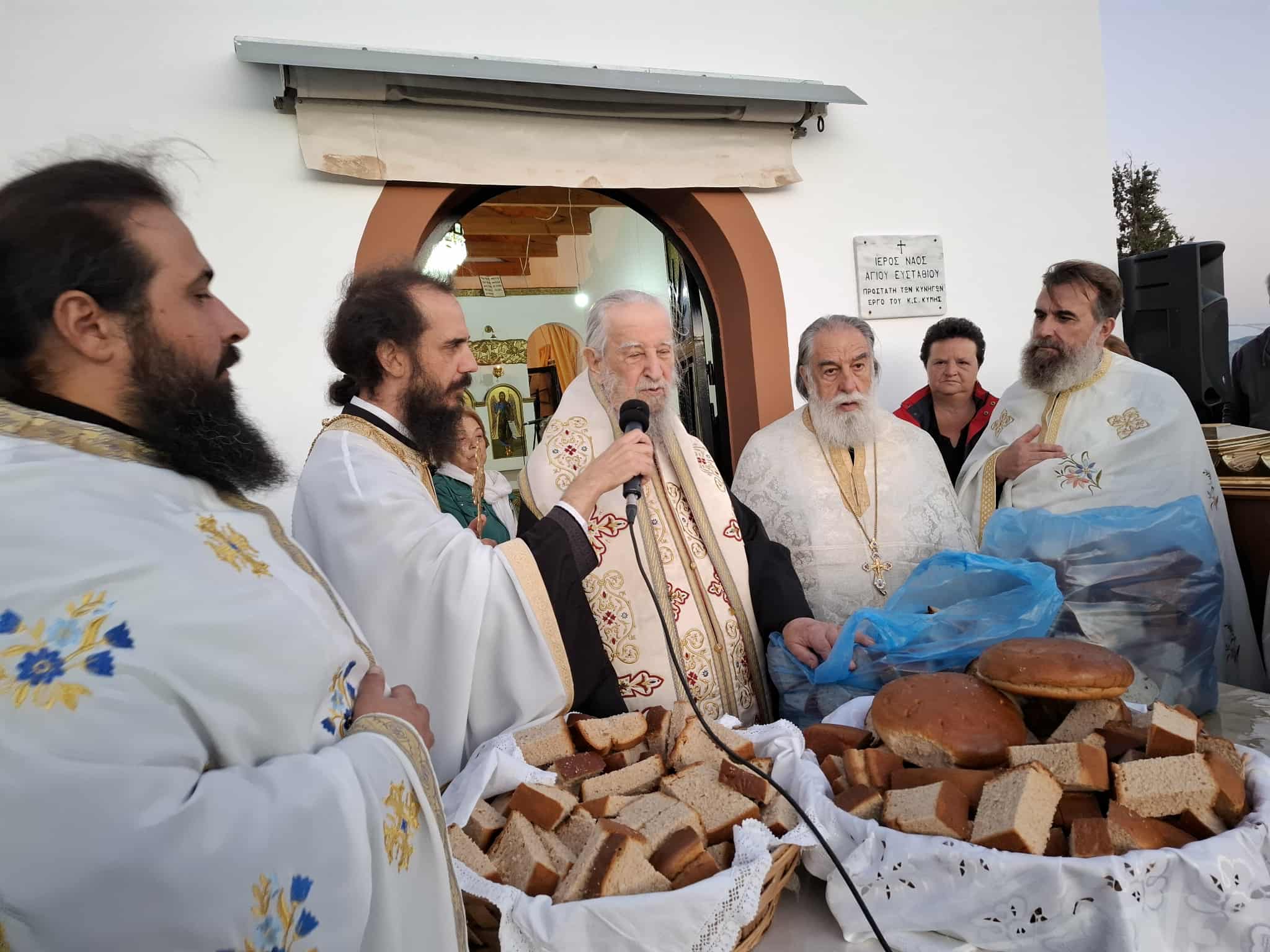 Αρχιερατικός-Εσπερινός-στον-Άγιο-Ευστάθιο-Καλημεριάνων-–-Κύμης