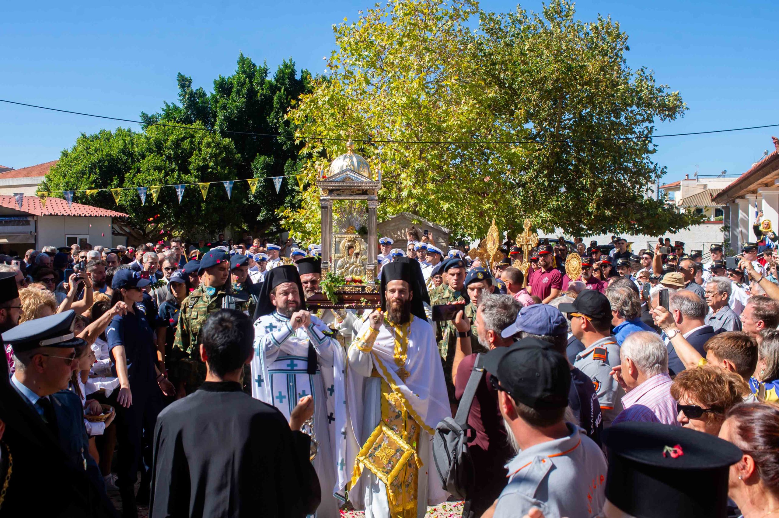 Λαοθάλασσα-πιστών-υποδέχθηκε-την-Παναγία-Βουλκανιώτισσα-στην-Μεσσήνη