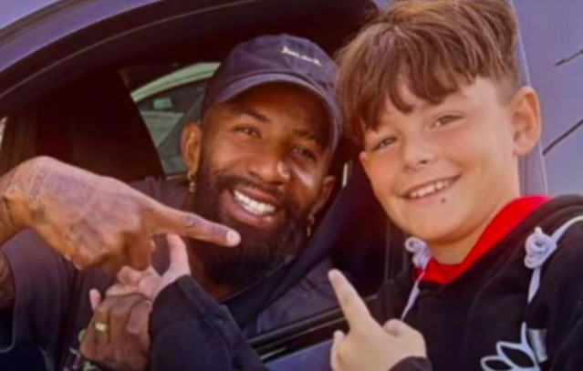 Συγκινητική-ανάρτηση-Ροντινέι-για-τη-φωτογραφία-με-μικρό-παιδί:-Είδα-τα-δάκρυα-στα-μάτια-του-και-του-πατέρα-του