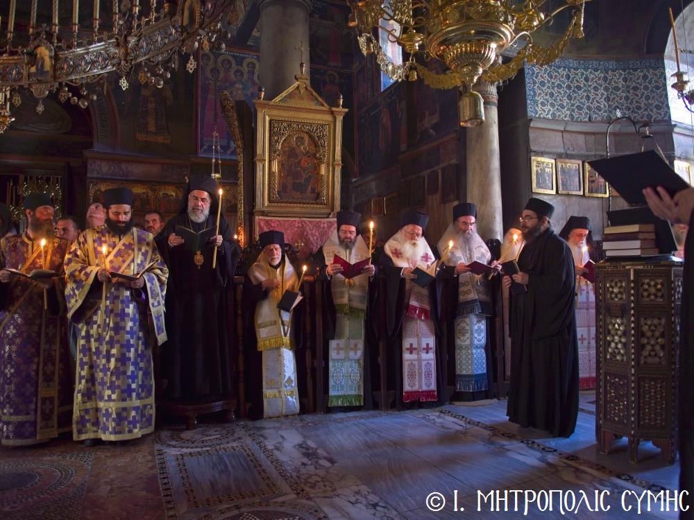 Ο-Μητροπολίτης-Σύμης-στην-Εξόδιο-Ακολουθία-του-Γέροντα-Βασιλείου-Γοντικάκη
