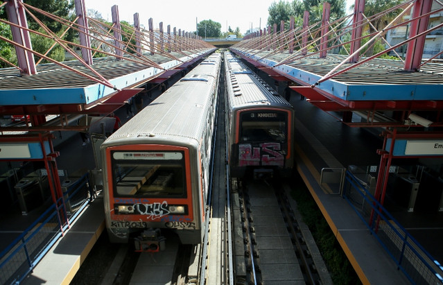 Μια-πλαστική-σακούλα-ακινητοποίησε-συρμό-του-ΗΣΑΠ-–-Η-αιτία-πίσω-από-την-έντονη-μυρωδιά