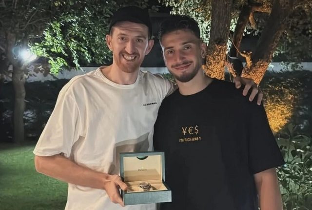 Το-rolex-του-Σενγκούν-στον-Οσμάνι:-Του-το-είχε-υποσχεθεί-αν-θα-κρατούσε-τον-Γιάννη-κάτω-από-20-πόντους-στον-ημιτελικό