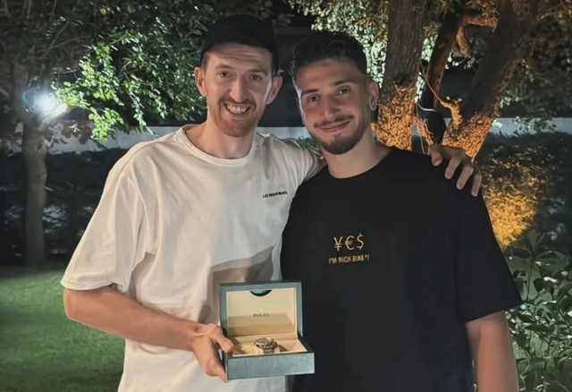 Το-rolex-του-Σενγκούν-στον-Οσμάνι:-Του-το-είχε-υποσχεθεί-αν-θα-κρατούσε-τον-Γιάννη-κάτω-από-20-πόντους-στον-ημιτελικό