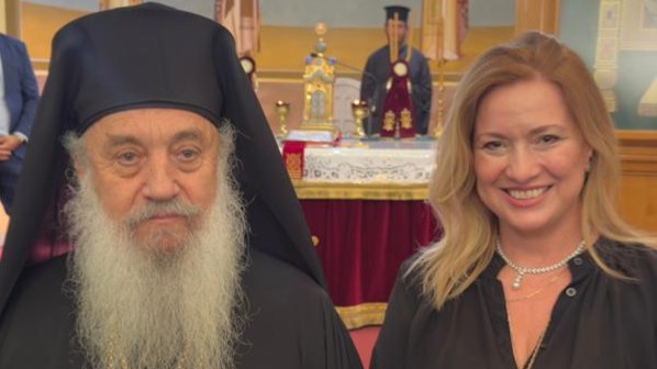 Η-Γενική-Γραμματέας-Απόδημου-Ελληνισμού-και-Δημόσιας-Διπλωματίας-στην-ενθρόνιση-του-νέου-Μητροπολίτου-Αργυροκάστρου