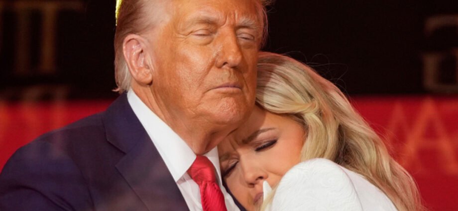 Ο-nτ.-Τραμπ-απέτισε-φόρο-τιμής-στον-δολοφονημένο-ακτιβιστή-Τσάρλι-Κερκ