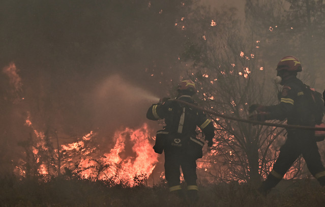 Υπό-μερικό-έλεγχο-η-φωτιά-σε-δασική-έκταση-στην-Πάρνηθα