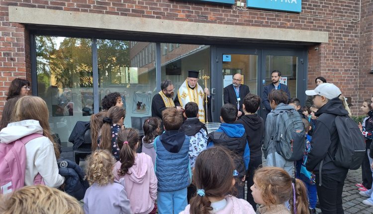 Ο-Μητροπολίτης-Σουηδίας-Κλεόπας-τέλεσε-τον-Αγιασμό-στο-Ελληνικό-Σχολείο-Στοκχόλμης