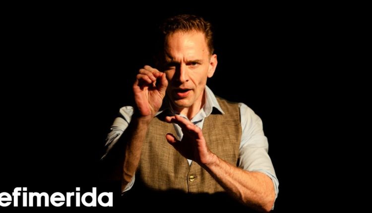 gene-gillette:-Στην-Αθήνα-για-παράσταση-ο-ηθοποιός-του-netflix-που-σάρωσε-στο-Μπρόντγουεϊ-με-τον-«Άμλετ»