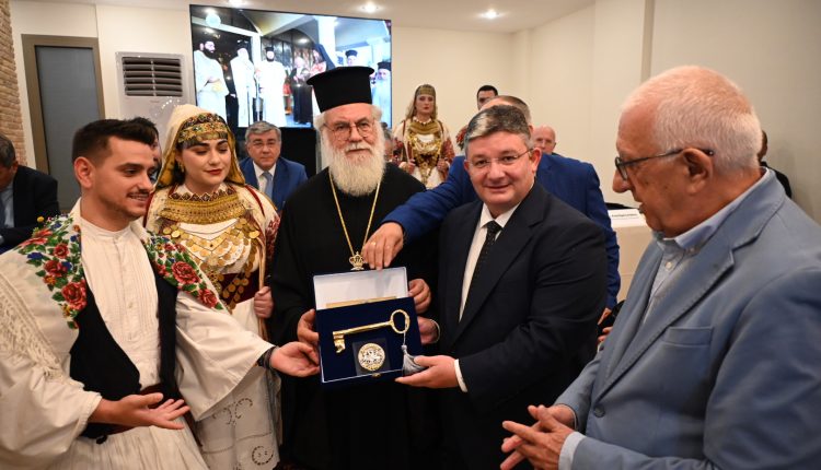 Το-Χρυσό-Κλειδί-της-πόλης-των-Αχαρνών-απονεμήθηκε-στον-Μητροπολίτη-Ιλίου-Αθηναγόρα