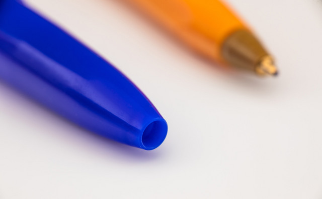 Γιατί-πολλοί-διάσημοι-αποφεύγουν-να-υπογράφουν-αυτόγραφα-με-μπλε-στυλό