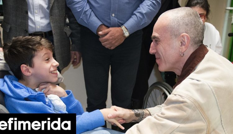 Στην-Αθήνα-ο-Ντάνιελ-Ντέι-Λιούις:-Για-την-πρεμιέρα-της-ταινίας-του-και-τα-παιδιά-της-Εταιρείας-Σπαστικών-Πόρτα-Ανοιχτή