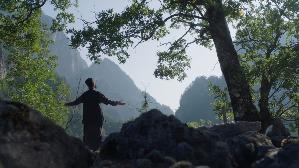 Η-Μητρόπολη-Πειραιώς-βραβεύει-την-τηλεοπτική-σειρά-«Άγιος-Παϊσιος,-από-τα-Φάρασα-στον-ουρανό»