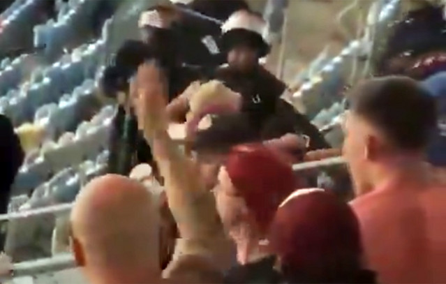 Βίαιες-εικόνες-από-τις-κερκίδες-του-Μαρακανά-–-Άγριες-συμπλοκές-μεταξύ-οπαδών