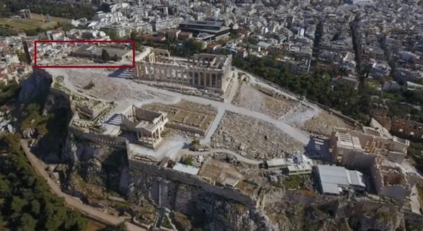 Αποκαθίσταται-και-αποδίδεται-επισκέψιμο-το-μυκηναϊκό-τείχος,-στο-ανατολικό-τμήμα-της-Ακρόπολης-των-Αθηνών