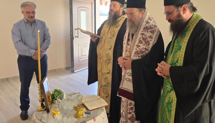 Αγιασμός-στο-Πρεσβυτερείο-της-Ενορίας-Αγίας-Παρασκευής-Σταυρού-από-τον-Μητροπολίτη-Ιερισσού