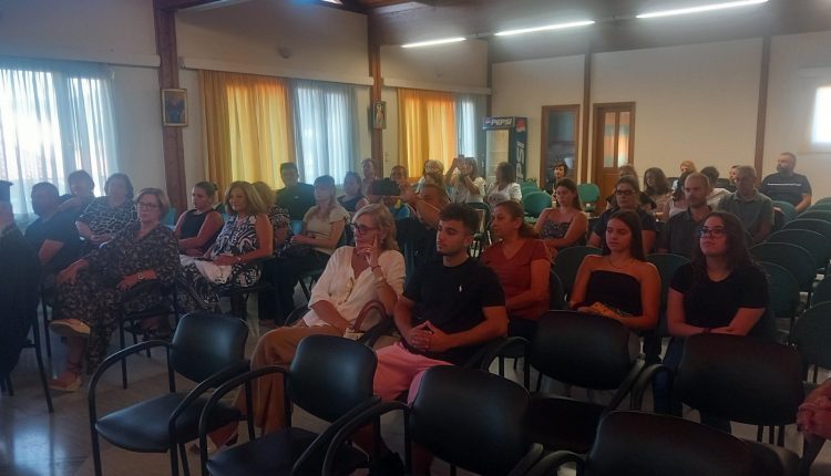 Βράβευση-μαθητών-που-συμμετείχαν-σε-διαγωνισμό-ζωγραφικής-και-φωτογραφίας-της-Μητροπόλεως-Καλαβρύτων