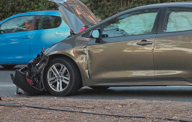 Τροχαίο-με-δύο-αυτοκίνητα-στην-παραλιακή-–-Μποτιλιάρισμα-στην-Ποσειδώνος