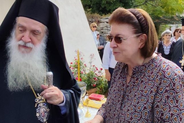 Η-Υπουργός-Πολιτισμού-Λίνα-Μενδώνη-στα-εγκαίνια-της-αποκατεστημένης-Ιm.-Οσίας-Θεοκτίστης-στην-Ικαρία