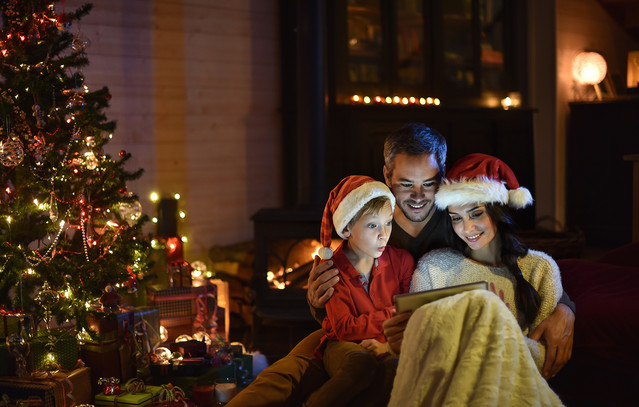 Ποιες-μέρες-πέφτουν-φέτος-Χριστούγεννα-και-Πρωτοχρονιά-και-πόσα-τριήμερα-προκύπτουν-–-Πότε-θα-κλείσουν-τα-σχολεία