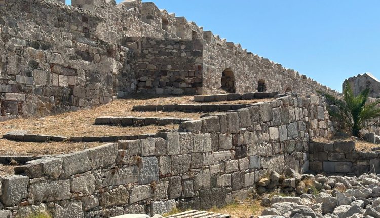 Ο-Μητροπολίτης-Κώου-στα-εγκαίνια-του-έργου-της-αποκατάστασης-του-Κάστρου-της-Νερατζιάς