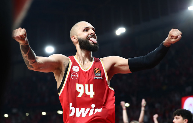 Οι-αθλητικές-μεταδόσεις-της-ημέρας:-Οι-αγώνες-Ολυμπιακού-και-ΑΕΚ-στο-Σούπερ-Καπ-του-μπάσκετ