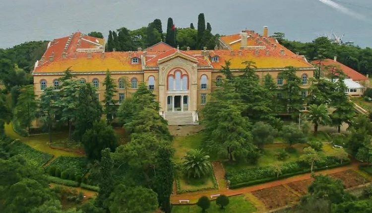 Η-Μητρόπολη-Ιταλίας-χαιρετίζει-την-αναφορά-του-Προέδρου-των-ΗΠΑ-στην-Θεολογική-Σχολή-της-Χάλκης