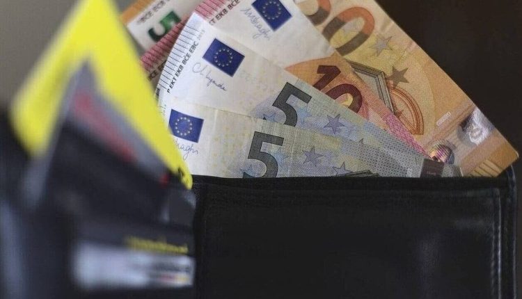 Τράπεζα-της-Ελλάδος:-Αυξήθηκαν-καταθέσεις-και-δάνεια-τον-Αύγουστο