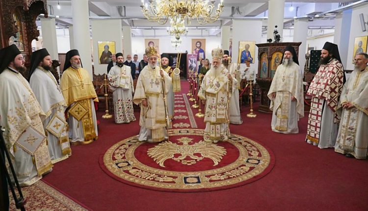 Αρχιερατικό-Συλλείτουργο-στην-Παναγία-Δοβρά-–-Σύναξη-αποφοίτων-της-Αθωνιάδος-Σχολής