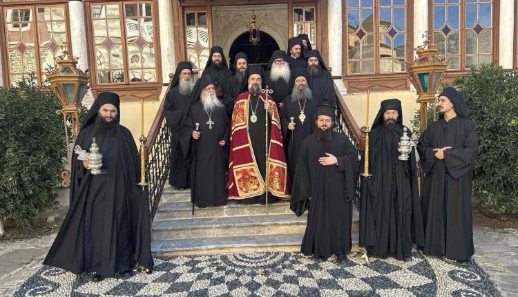 Ο-Μητροπολίτης-Θήρας-στο-Άγιον-Όρος-για-την-εορτή-της-Υψώσεως-του-Τιμίου-Σταυρού