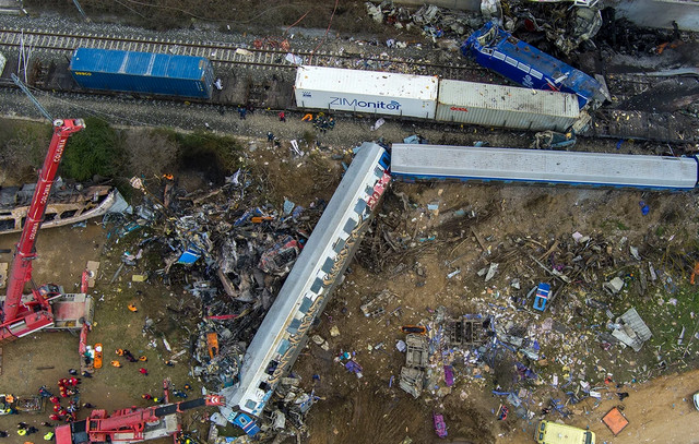 Εξιτήριο-από-το-Λαϊκό-για-τον-απεργό-πείνας-Δημήτρη-Οικονομόπουλο-που-συμπαραστέκεται-στον-Πάνο-Ρούτσι