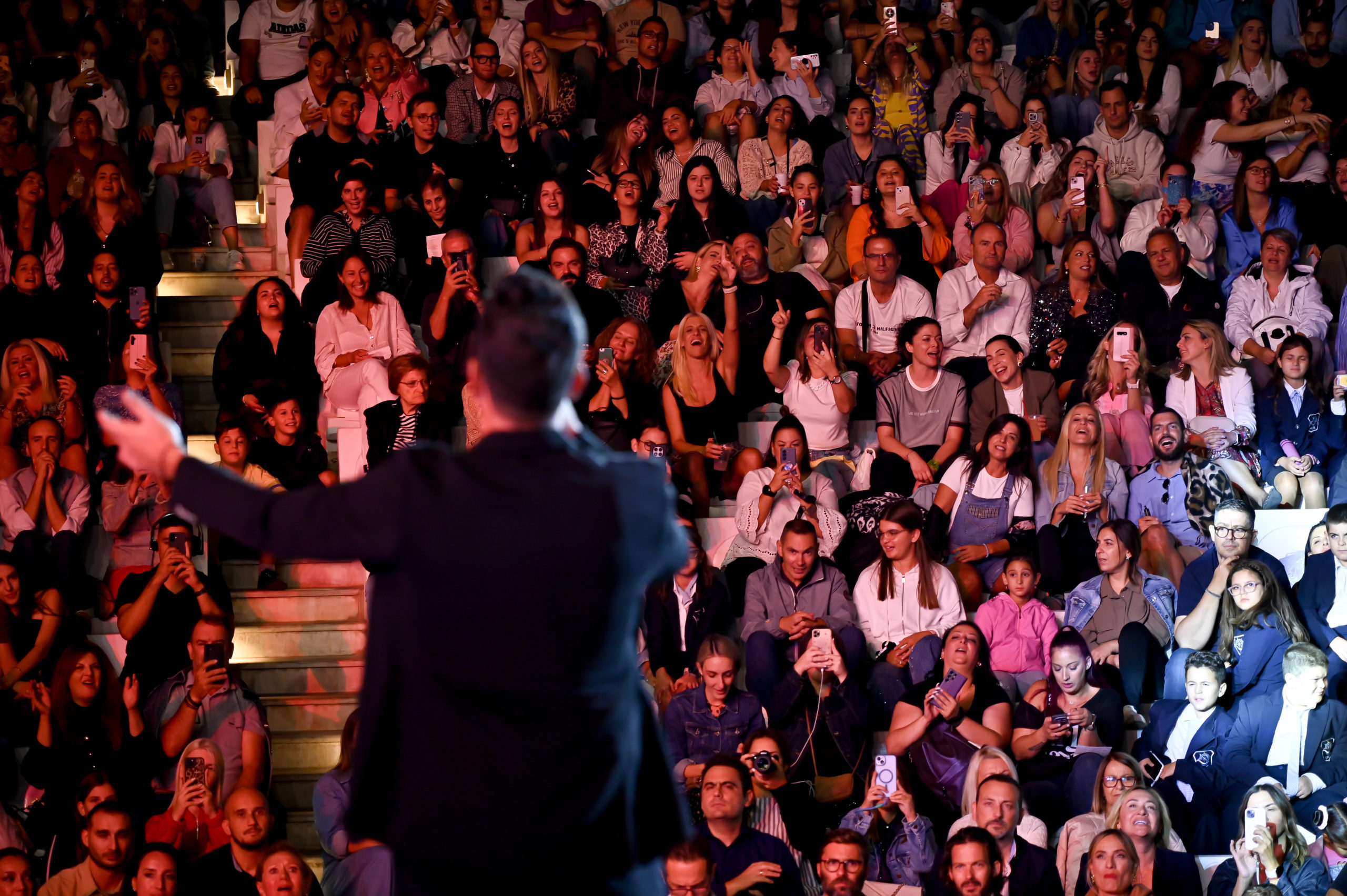 Η-μεγάλη-φιλανθρωπική-συναυλία-της-Μητρόπολης-Πειραιώς-στο-Βεάκειο-Θέατρο-(ΒΙΝΤΕΟ)