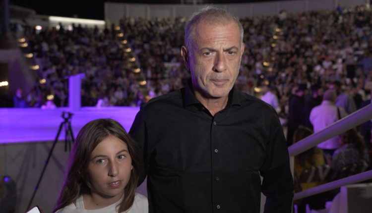 Ο-Γιάννης-Μώραλης-για-τη-μεγάλη-φιλανθρωπική-συναυλία-της-Μητρόπολης-Πειραιώς