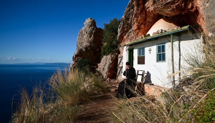 Τα-εγκαίνια-της-φωτογραφικής-έκθεσης-«Άγιον-Όρος-–-Πέρα-από-το-Ορατό»-στη-Θεσσαλονίκη-από-τον-Οικουμενικό-Πατριάρχη-(ΒΙΝΤΕΟ)