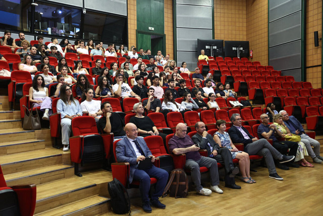 Πενήντα-νέοι-ξένοι-φοιτητές-στο-Πανεπιστήμιο-Θεσσαλίας-–-Κέρδισε-το-στοίχημα-της-πρώτης-χρονιάς-το-Αγγλόφωνο-Τμήμα-Ιατρικής