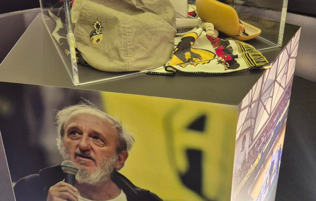 ΑΕΚ:-Αφιερωμένη-στον-Δημήτρη-Χατζηχρήστο-η-κεντρική-προθήκη-του-μουσείου