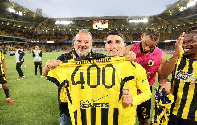 ΑΕΚ:-Αποθέωση-για-τον-Μάνταλο-που-συμπλήρωσε-400-συμμετοχές-–-«Θρύλος-της-ομάδας»,-είπε-ο-Νίκολιτς